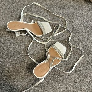 Women’s size 7.5 White 2.5 inch heels with sparkly tie